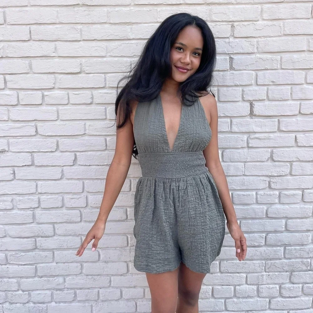Zara green linen romper with a deep V neck, halter neck and tie back sz xs